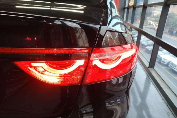 Used Jaguar XFL 2020 XFL 2.0T P200 Two-Wheel-Drive Rally Flag Edition
