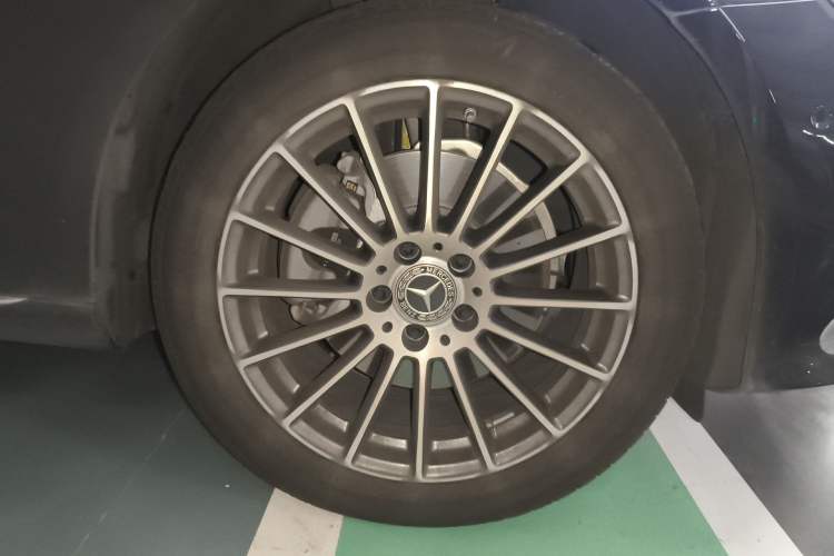 Used Mercedes-Benz E-Class 2023 E 260 L Right Front Wheel Hub