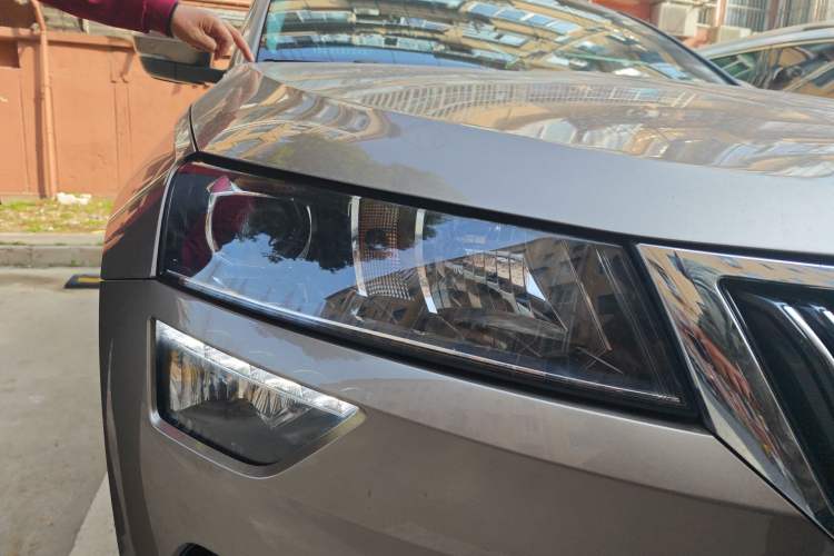 Used Skoda Karoq 2020 TSI280 Luxury Smart Edition China VI Standard Right Front Headlight