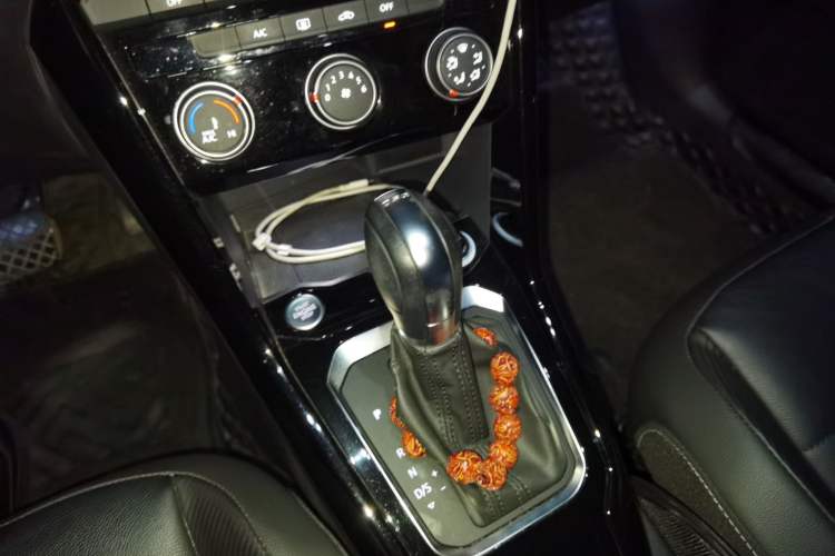 Used Volkswagen T-ROC 2020 280TSI DSG Two-Wheel Drive Comfort Version Gear Lever