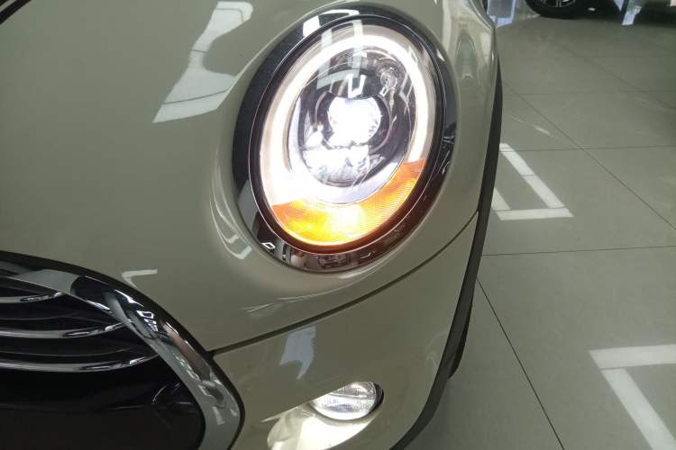 Used MINI 2016 1.5T COOPER Pioneer Edition Five-Door Model Left Front Headlight