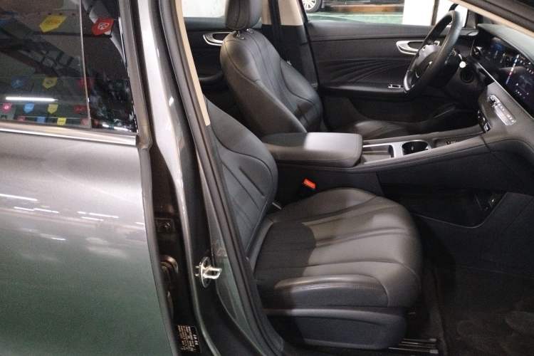 Used Roewe D7 2023 DMH 125km Superior Edition
