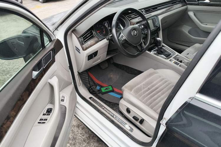 Used Volkswagen Magotan 2017 380TSI DSG Luxury Model Driver Seat