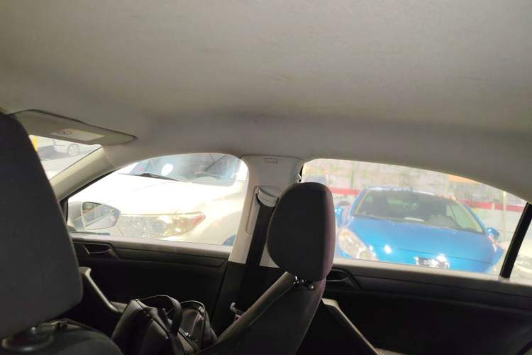 Used Volkswagen Jetta 2015 1.6L Manual Fashion Edition Headliner