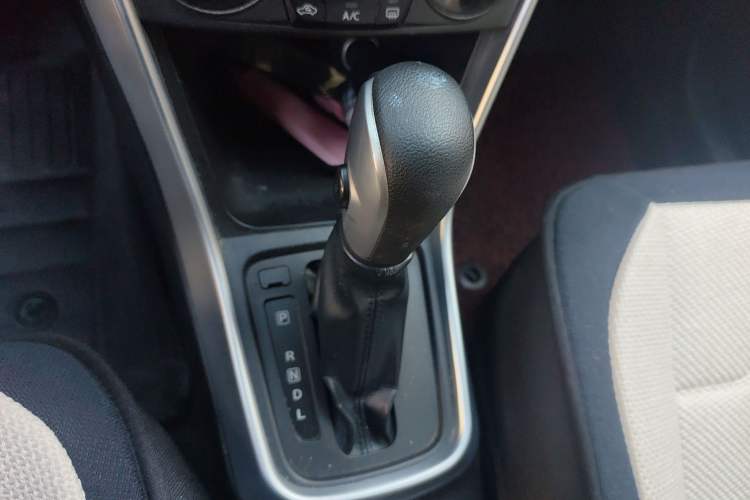 Used Suzuki S-Cross 2014 1.6L CVT Two-Wheel Drive Entry Model Gear Lever