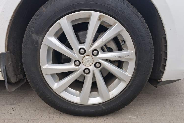 Used Buick Verano 2018 Sedan 15S Automatic Leading Model Right Front Wheel Hub