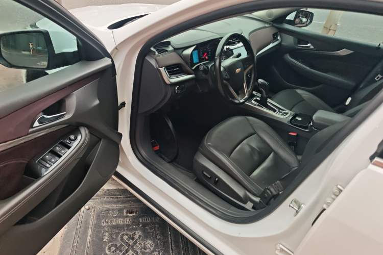 Used Chevrolet Malibu 2017 1.5T Automatic Luxury Edition Driver Seat