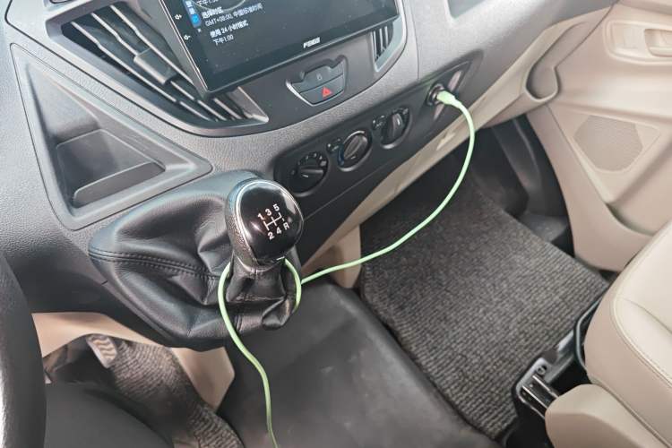 Used Ford Transit 2017 2.0T Diesel Multi-Purpose Commercial Vehicle Short Wheelbase Low Roof China V Standard
