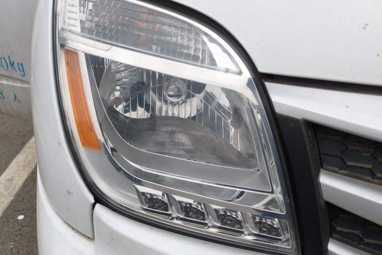 Used SAIC MAXUS G10  Right Front Headlight