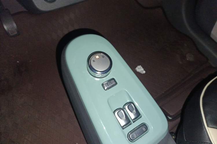 Used CHANGAN NEVO Lumin 2022 210km Sweet Edition Gear Lever