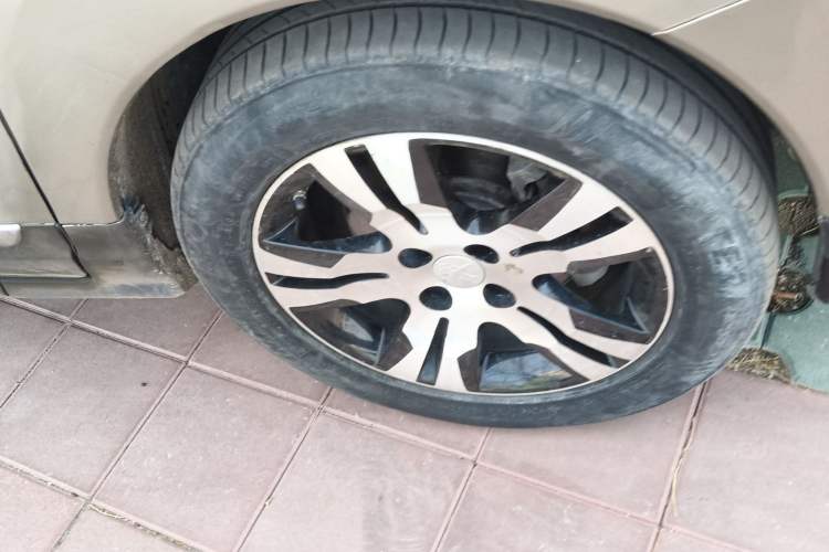 Used Peugeot 3008 2015 1.6THP Automatic Prestige Edition Right Front Wheel Hub