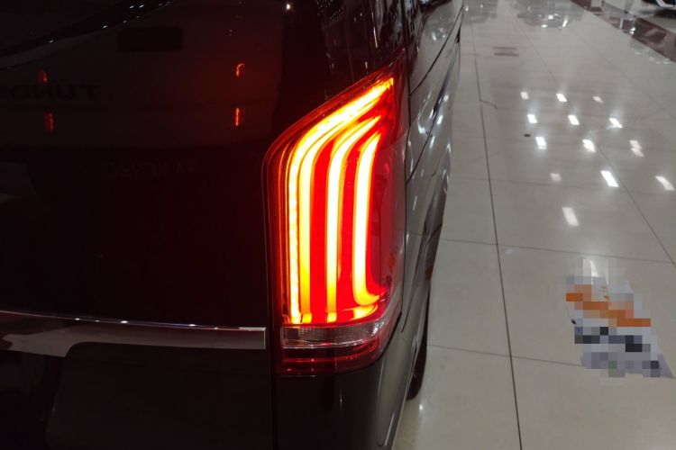 Used Mercedes-Benz V-Class 2017 V 260 Avantgarde Edition