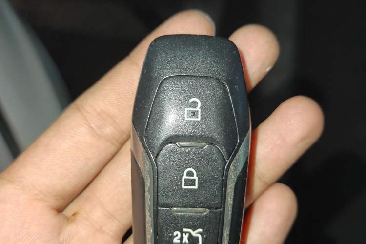 Used Ford Edge 2016 EcoBoost 245 Two-Wheel-Drive Titanium 7-Seater Vehicle Key