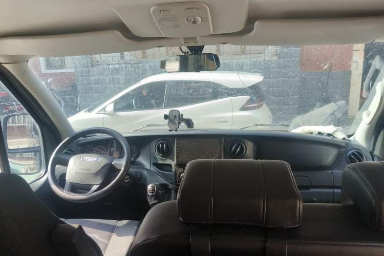 Used Iveco Eurocargo 2021 2.0T Manual Super-Rui Short Wheelbase Low-Roof Side-Hinged Door F1A
