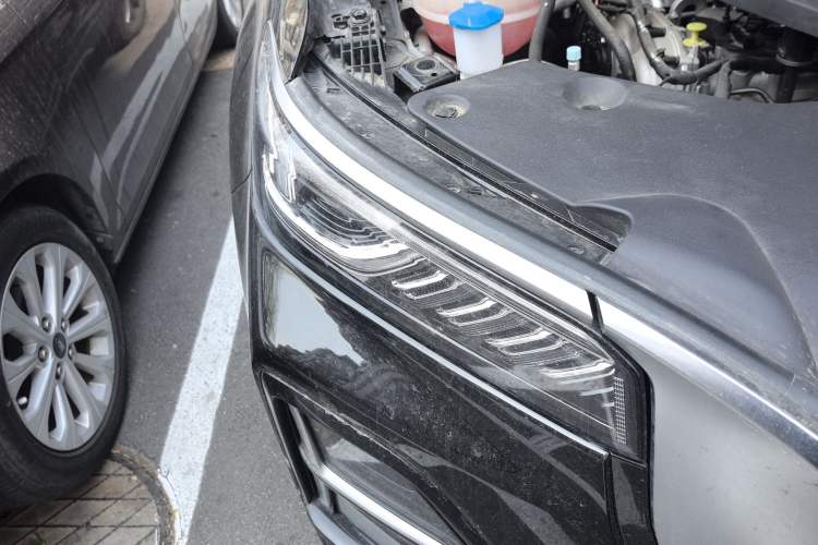 Used Hongqi HS5 2025 2.0T Two-Wheel Drive Flagship Pro Edition