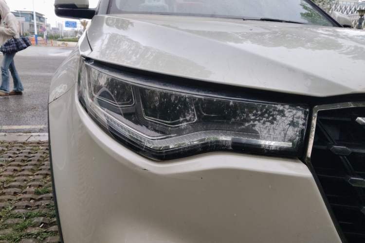 Used Zotye T700 2017 1.8T Dual-Clutch Prestige Model Right Front Headlight