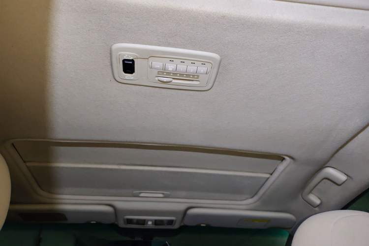 Used Mitsubishi Grandis 2007 2.4 7-Seater Comfort Edition Headliner
