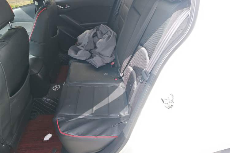 Used Mazda 3 Axela 2016 Sedan 1.5L Automatic Comfort Model