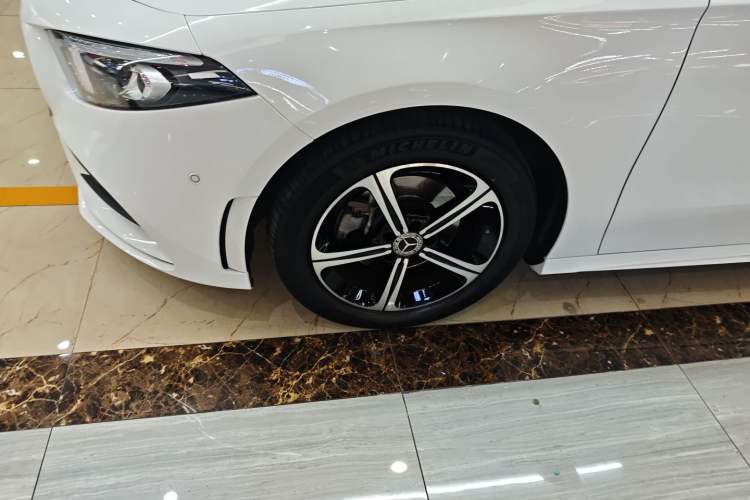 Used Mercedes-Benz A-Class 2022 Second Facelift A 200 L Sport Sedan Fashion Version Left Front Wheel Hub