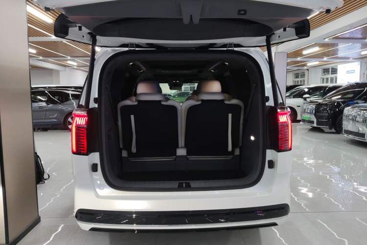 Used Zeekr 009 2022 WE Edition Trunk