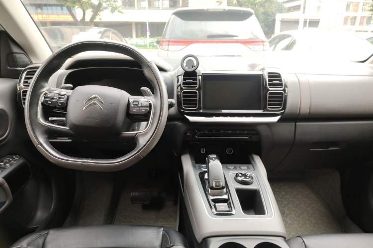 Used Citroen C5 AIRCROSS 2017 380THP Luxury Model Center Console