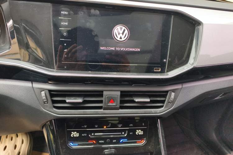 Used Volkswagen Tayron 2020 330TSI Two-Wheel Drive Luxury Smart Connectivity Version Audio And AC Panel