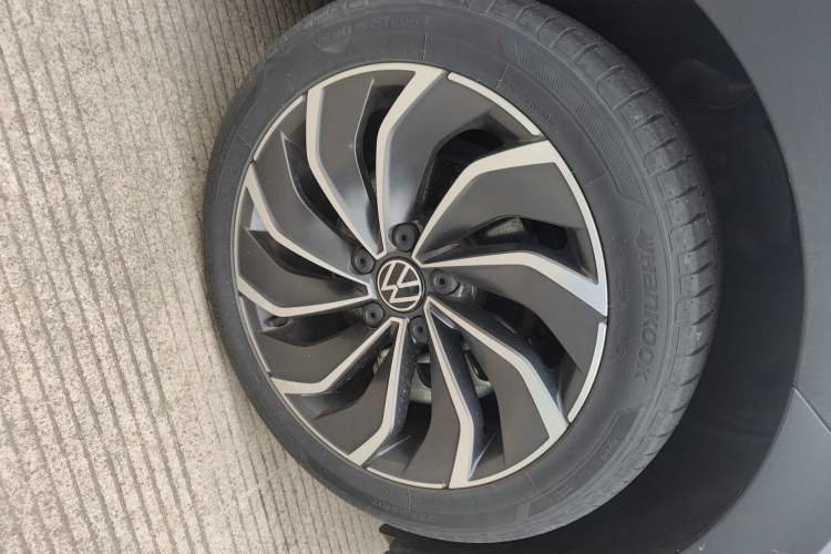 Used Volkswagen Golf 2023 Facelift 280TSI DSG Pro Right Front Wheel Hub