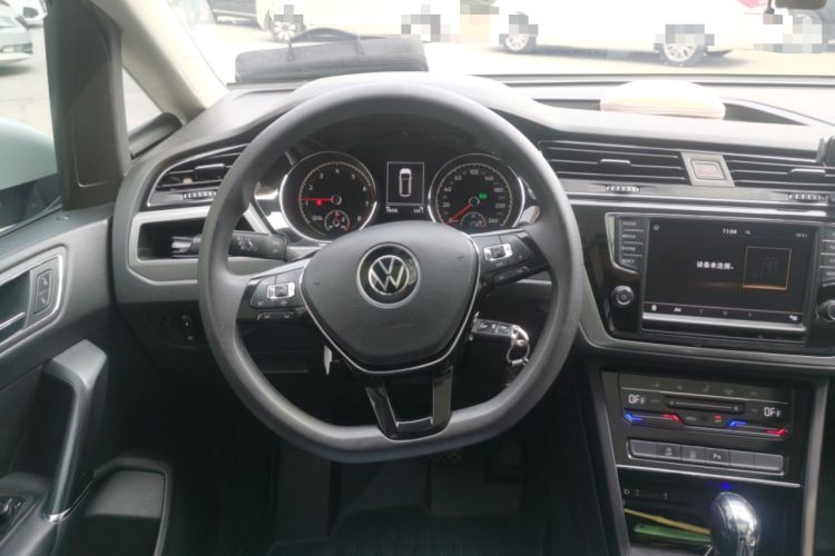 Used Volkswagen Touran 2021 Touran L 280TSI DSG Comfort Edition 7 Seats Steering Wheel