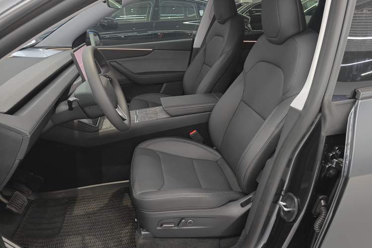 Used Tesla Model Y 2025 Rear-Wheel-Drive Version