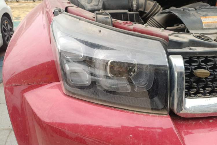 Used BAIC Off-Road BJ40 2020 2.0T Automatic Four-Wheel Drive Urban Hunter Edition Prestige Version Right Front Headlight