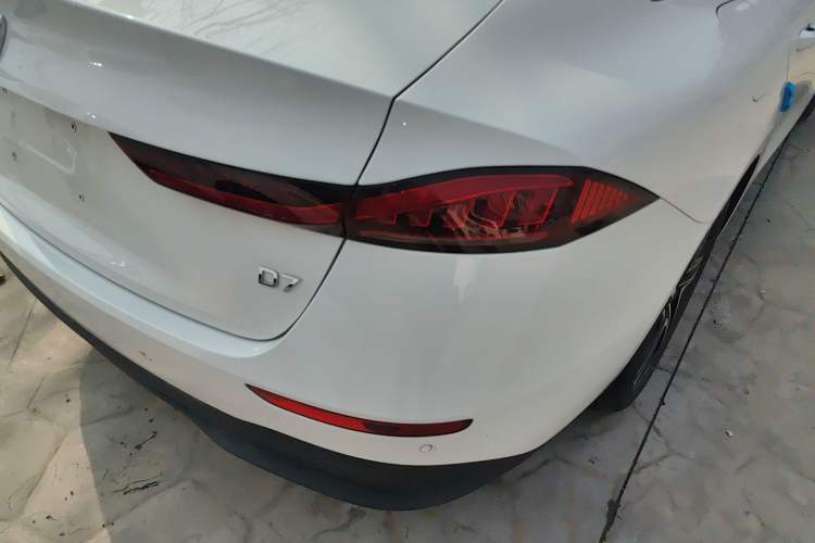 Used Roewe D7 2023 DMH 125km Excellence Edition
