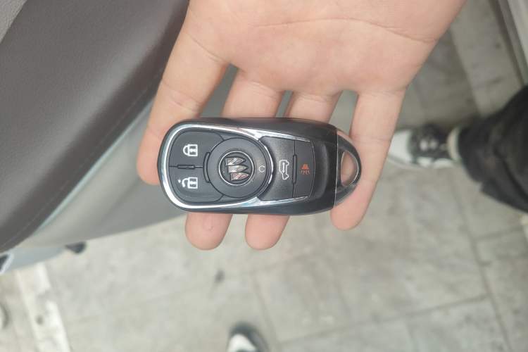 Used Buick GL8 2023 Land Executive Class Comfort Model