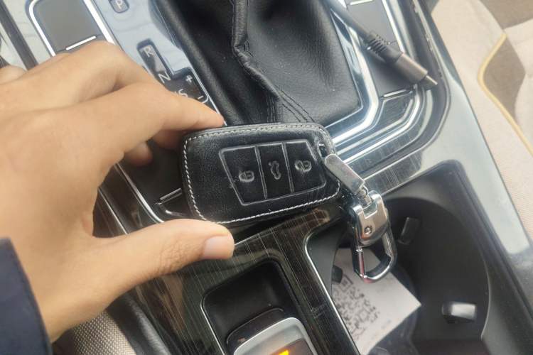 Used Volkswagen Magotan 2019 330TSI DSG Leading Edition China V Standard Vehicle Key