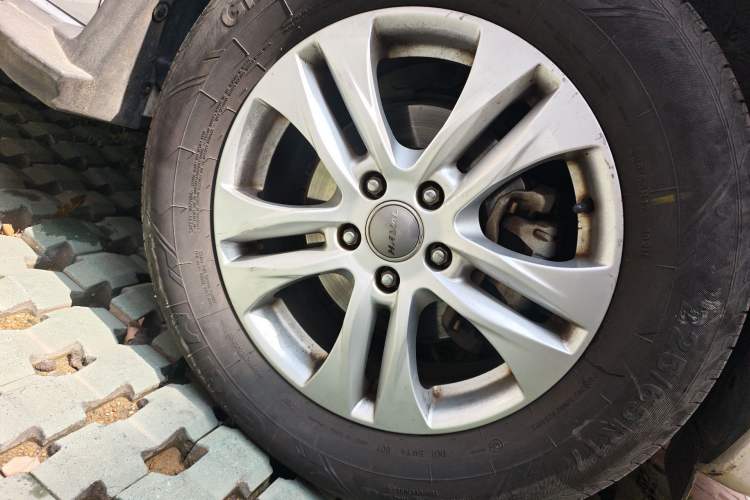 Used Haval H6 2015 Upgraded Model 1.5T Manual Two-Wheel Drive Elite Version Right Front Wheel Hub