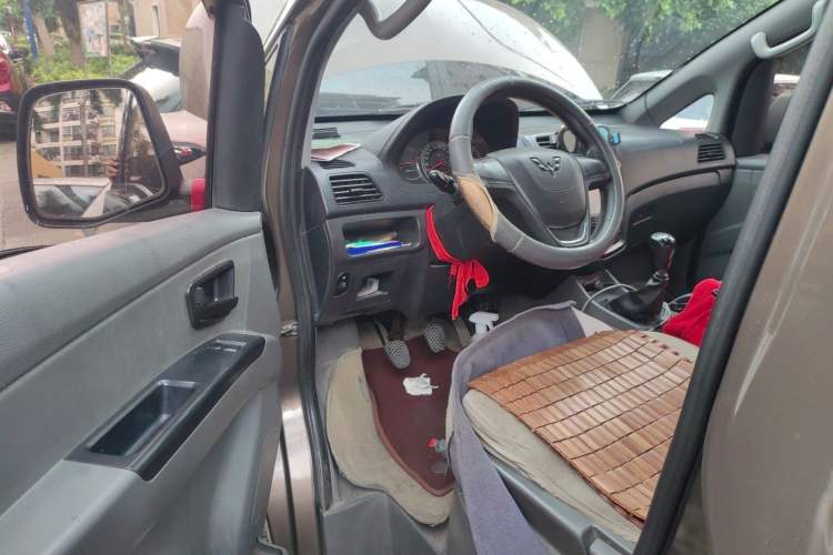 Used Wuling Zhengcheng 2015 1.8L Comfort Model LJ479QE2
