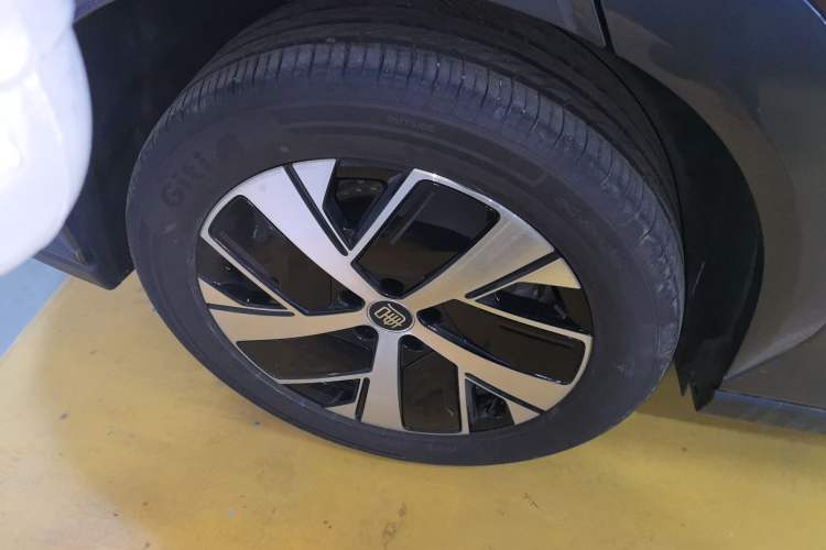 Used BYD Tang L 2025 DM 215KM LiDAR Flagship Model
