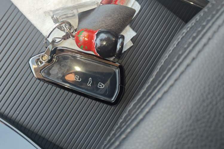 Used Volkswagen Tavendor 2023 380TSI Four-Wheel Drive R-Line Cruise Edition Vehicle Key