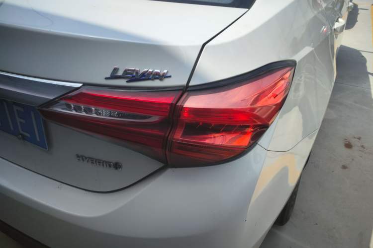 Used Toyota Levin 2017 Revised Dual-Engine 1.8H GS E-CVT Elite Sunroof Version China V Standard