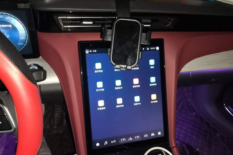 Used Hongqi H5 2025 2.0T Automatic Flag Edition – 500 000 Units Commemorative Version
