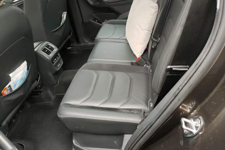 Used Volkswagen Tiguan L 2017 380TSI Automatic All-Wheel-Drive Luxury Edition Left Rear Seat