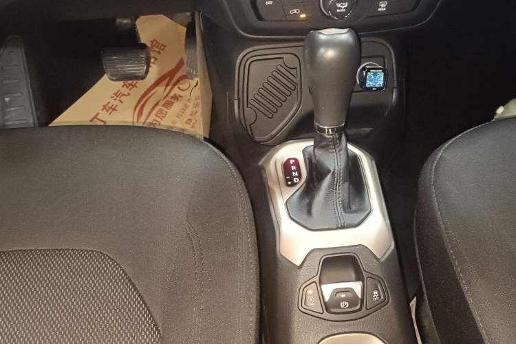 Used Jeep Renegade 2018 Connected Large Screen Version 180T Automatic High-Energy Edition
