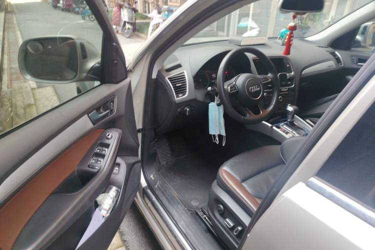 Used Audi Q5 2018 Collector's Edition 40 TFSI Technology Model
