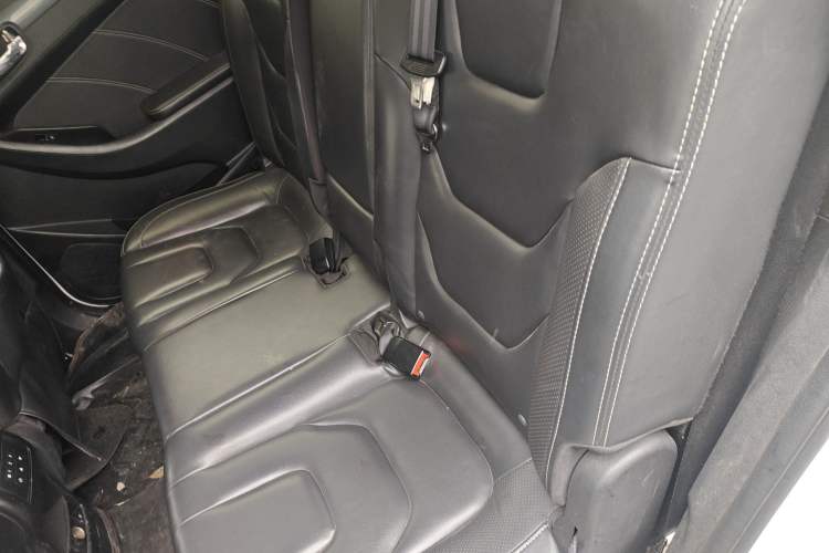 Used Dongfeng Fengon 580 2016 Revised Version 1.5T CVT Luxury Edition Left Rear Seat