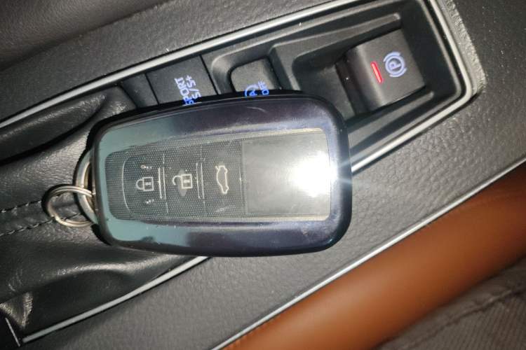 Used Toyota Avalon 2019 2.5L Ambition Version China VI Standard
