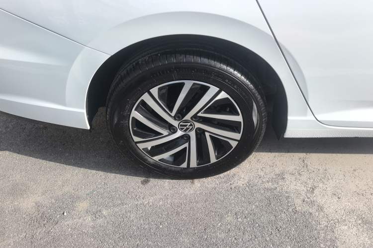 Used Volkswagen Lavida 2024 300TSI DSG Starry Sky Leading Edition Right Rear Wheel Hub