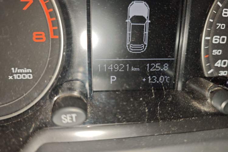 Used Audi Q5 2015 40 TFSI Technology Edition Odometer Close Up