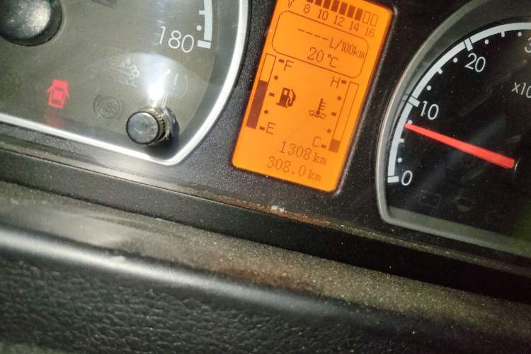 Used Dongfeng Yufeng Yufeng 2021 2.4T Rear-Drive Logistics Vehicle Long Wheelbase Mid-Roof 6-9 Seater China VI Emission Standard YCY24140-60
