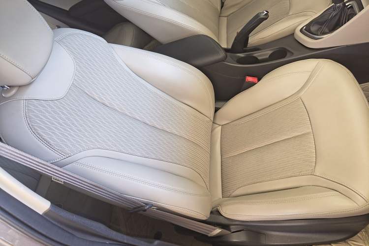 Used Buick GT 2017 15N Automatic Elite Version Right Front Seat