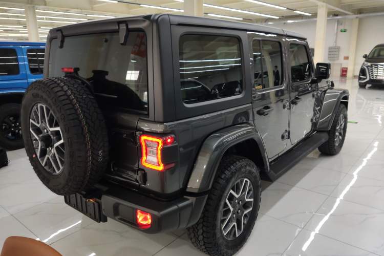 Used Jeep Wrangler 2024 2.0T Sahara Four-Door Edition
