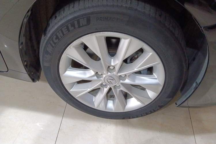 Used Lexus ES 2013 300h Elite Edition